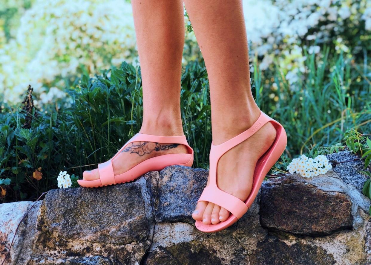 Crocs SERENA SANDAL рожеві босоніжки крокс.