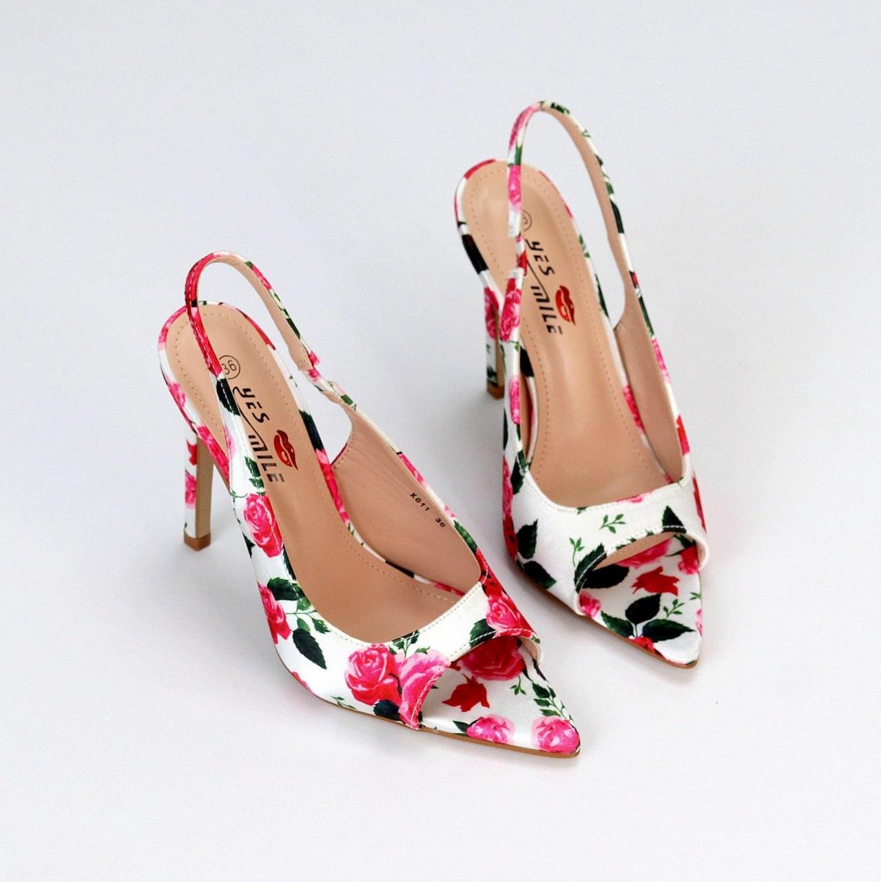 Босоніжки жіночі на каблуку шпильці яскраві білі екошкіра