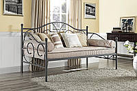 Кований диван у вітальню