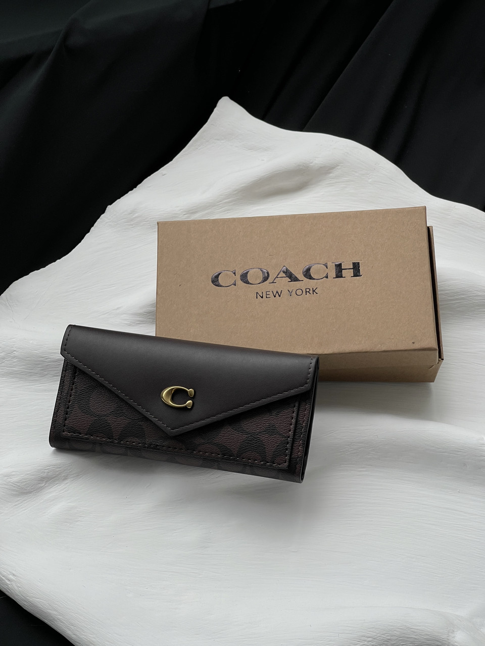 Гаманець жіночий Coach велика візитниця шоколадний з коробкою Коуч, фото 1