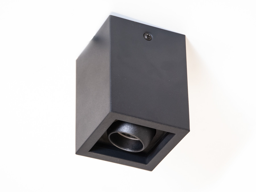 Накладний точковий світильник 136G-BK