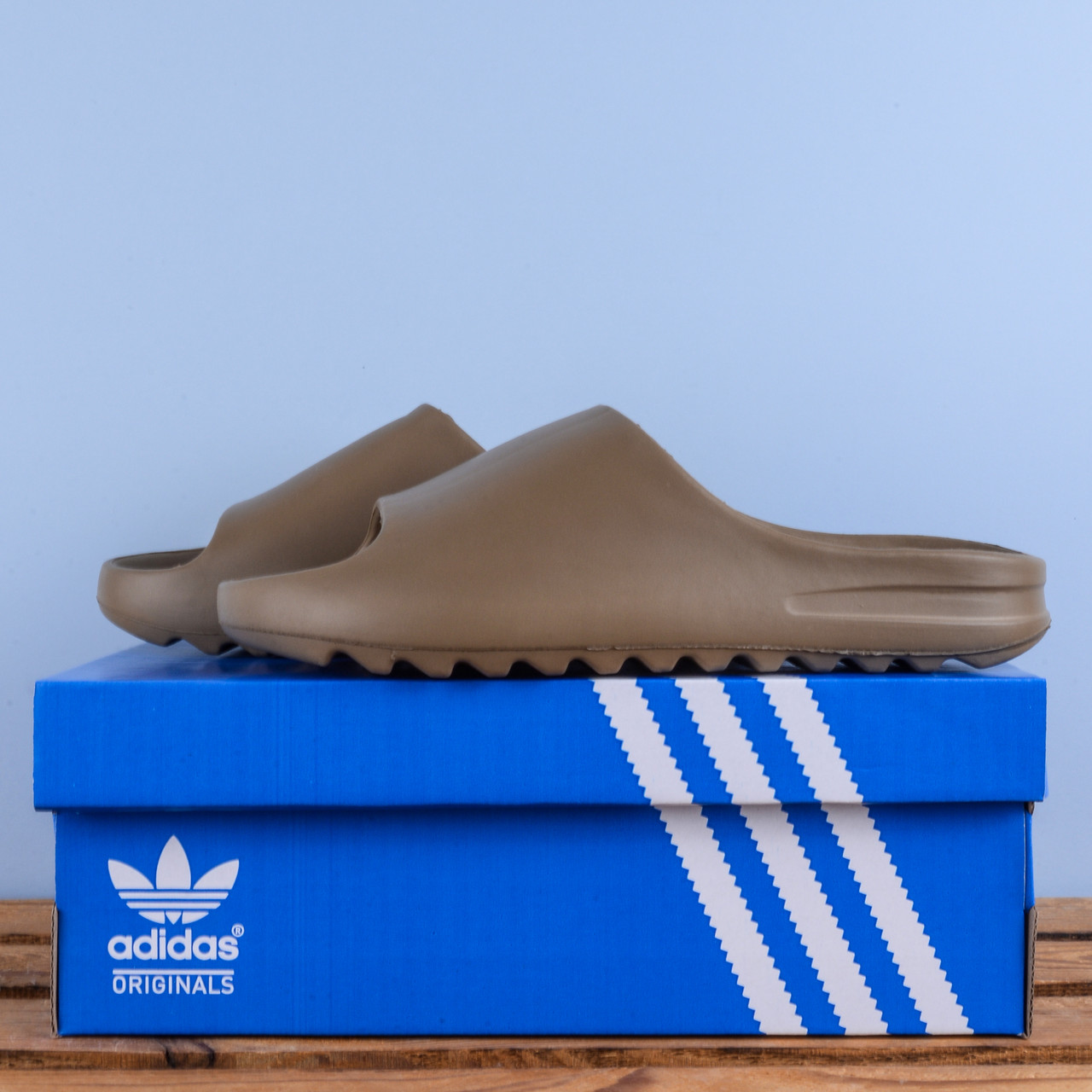 Тапочки у сти лі Adidas Yeezy Slide шльопанці сланці темний хакі