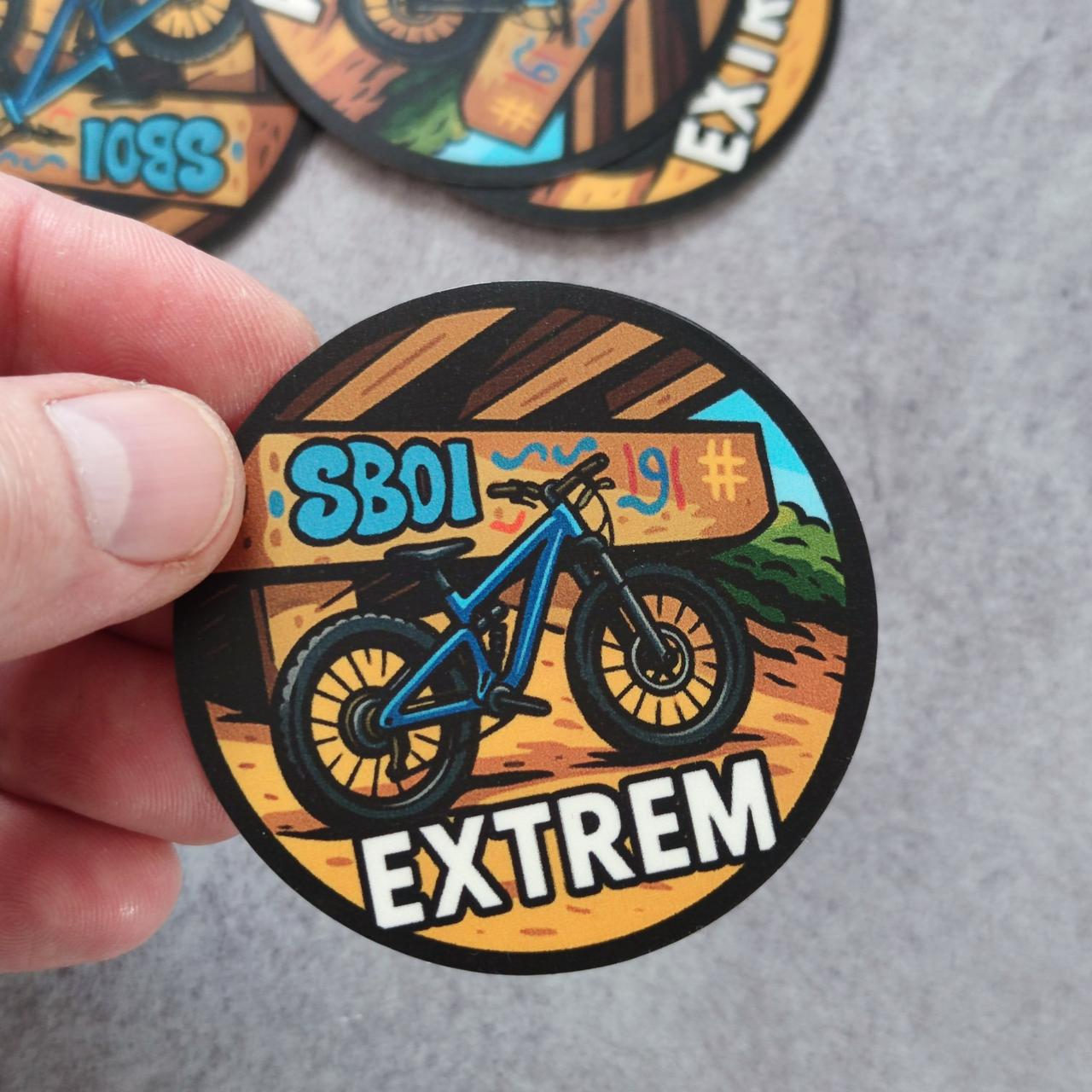 Наклейка з вашим логотипом круг