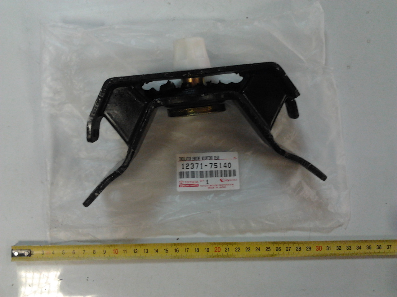 Подушка двигателя зад LC120 2TR