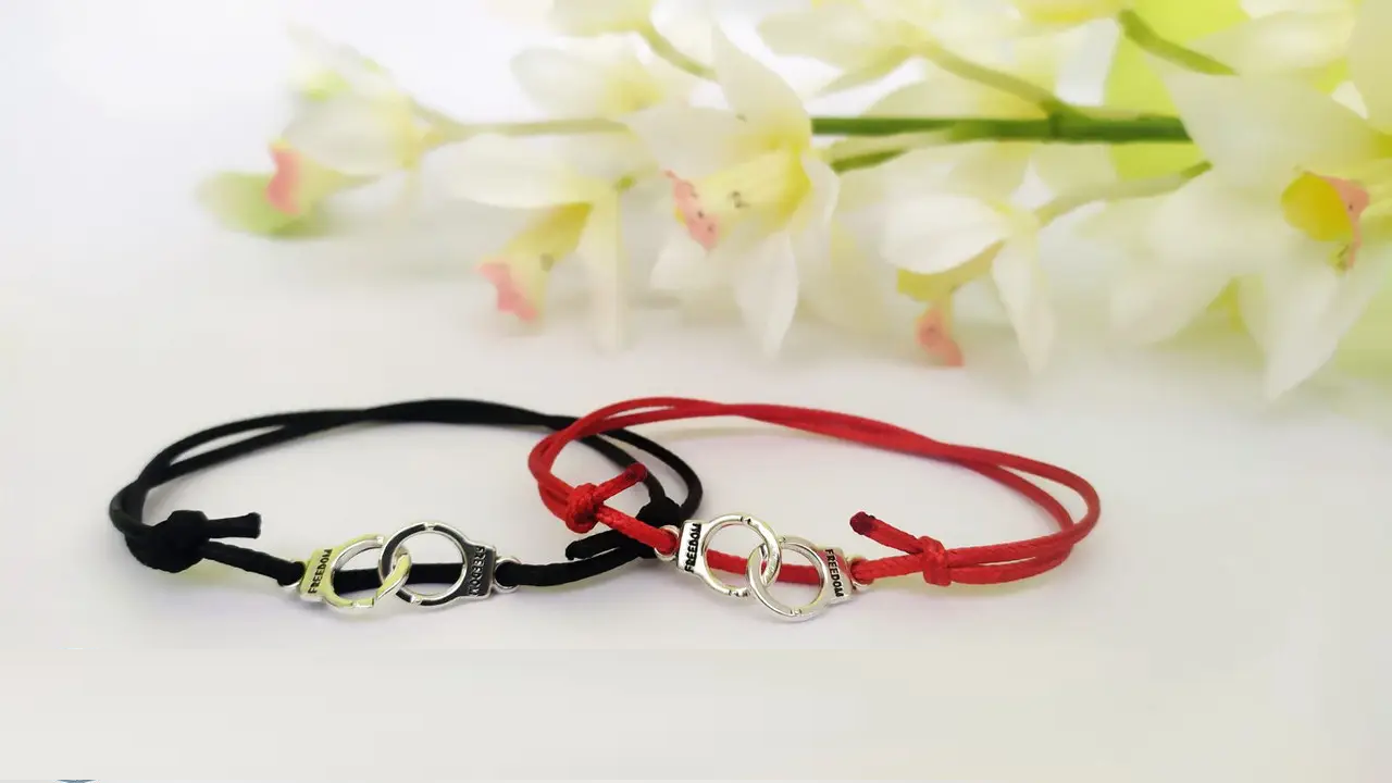 Парні браслети з наручниками Freedom для закоханих наручники чорний і червоний, фото 1