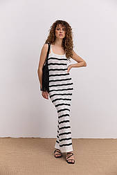 Довге плаття ажурного в'язання в чорно-білу смужку