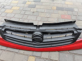 Решітка радіатора б/в OPEL VIVARO 2007-2014р.в.