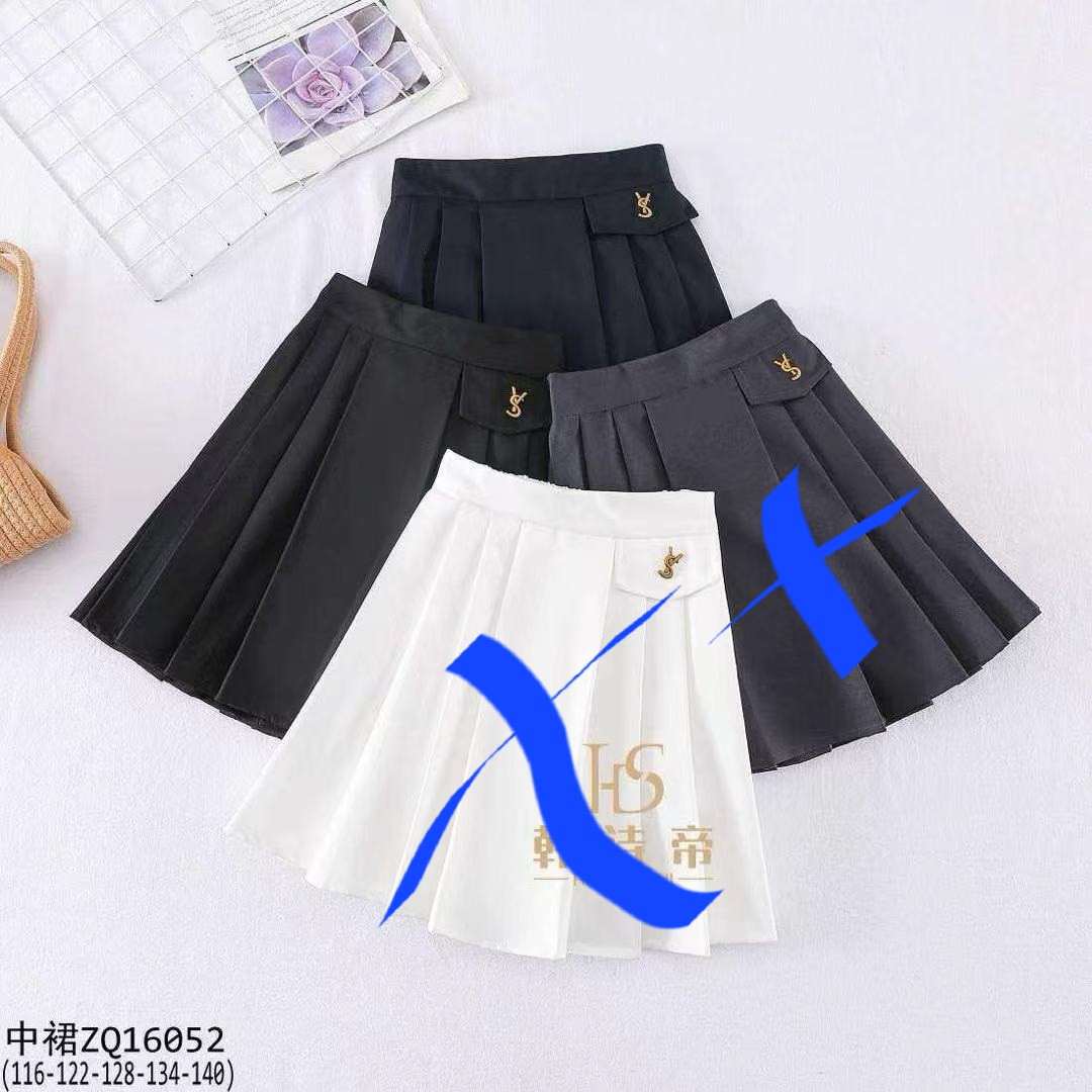 Опт класична спідничка у складку з декоративним карманчиком р 6-10 років чорна\синя