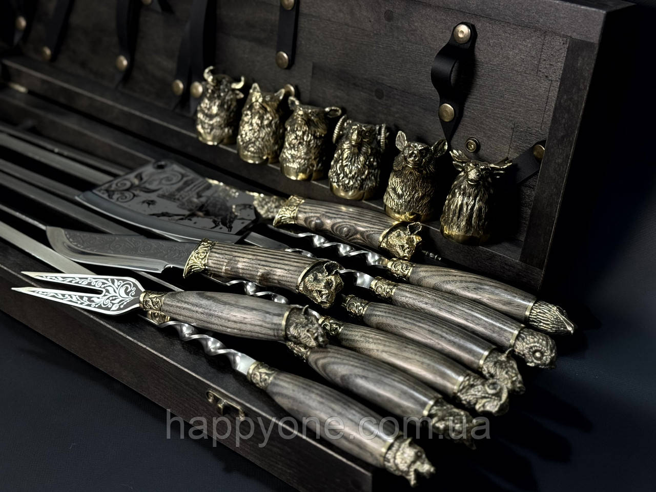 Подарунковий набір для шашлику "Дикі звірі ясен Max" у дерев'яному кейсі (шампура, чарки, ніж, виделка, сікач), фото 1