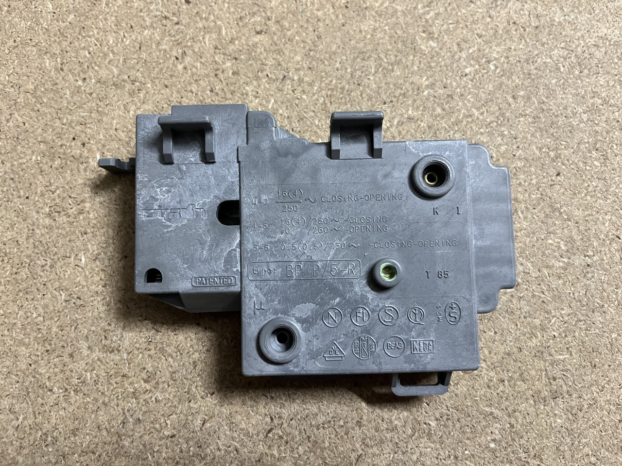 Замок люка (двері) для пральної машини Indesit, Ariston C00085610