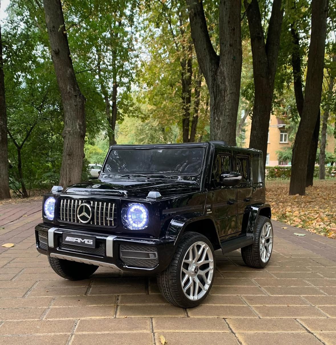 Дитячий електромобіль джип Mercedes G63 AMG чорний гелик