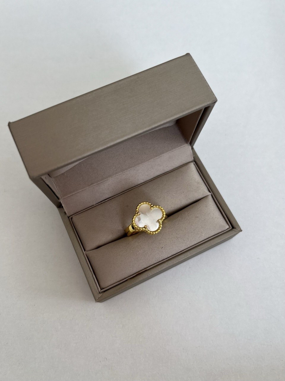 Van Cleef кільце перламутр позолота 18 К/кільце конюшини біле в лимонному золоті