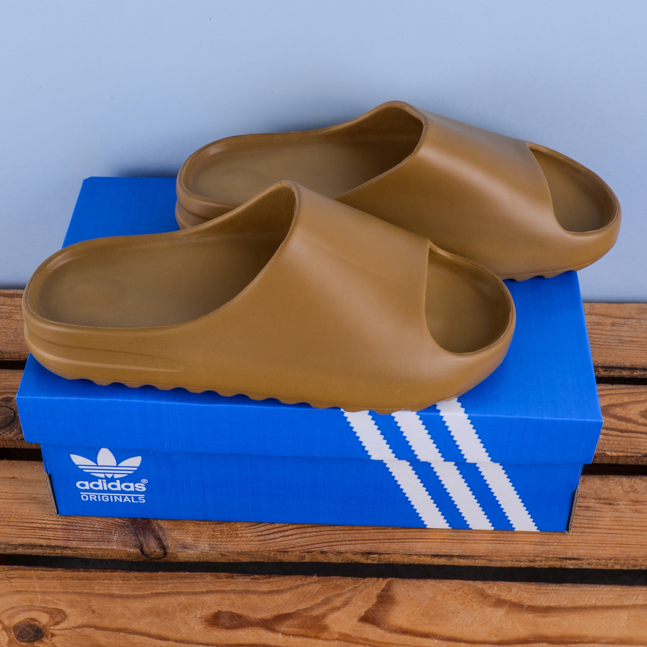 Тапочки у сти лі Adidas Yeezy Slide шльопанці сланці колір терракота