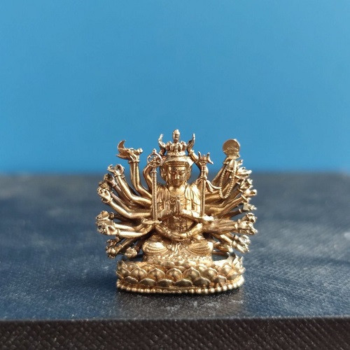 Буддійська мідна латунна мініатюрна статуя тисячорука Бодхісаттва