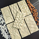 Білий класичний шоколад Velvet 33,1% з мигдалевими чіпсами кокосовою стружкою та сухим кокосовим молоком 90 грамів, фото 3