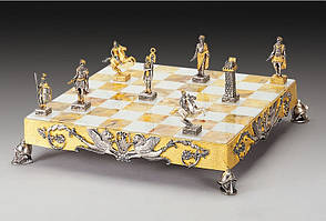 Вишукана шахова дошка з оніксу, бронзи та позолоти в комплекті тематичними фігурами від бренду Italfama