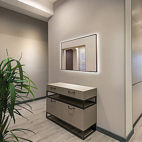 Коричневе дзеркало в алюмінієвій рамі з підсвіткою