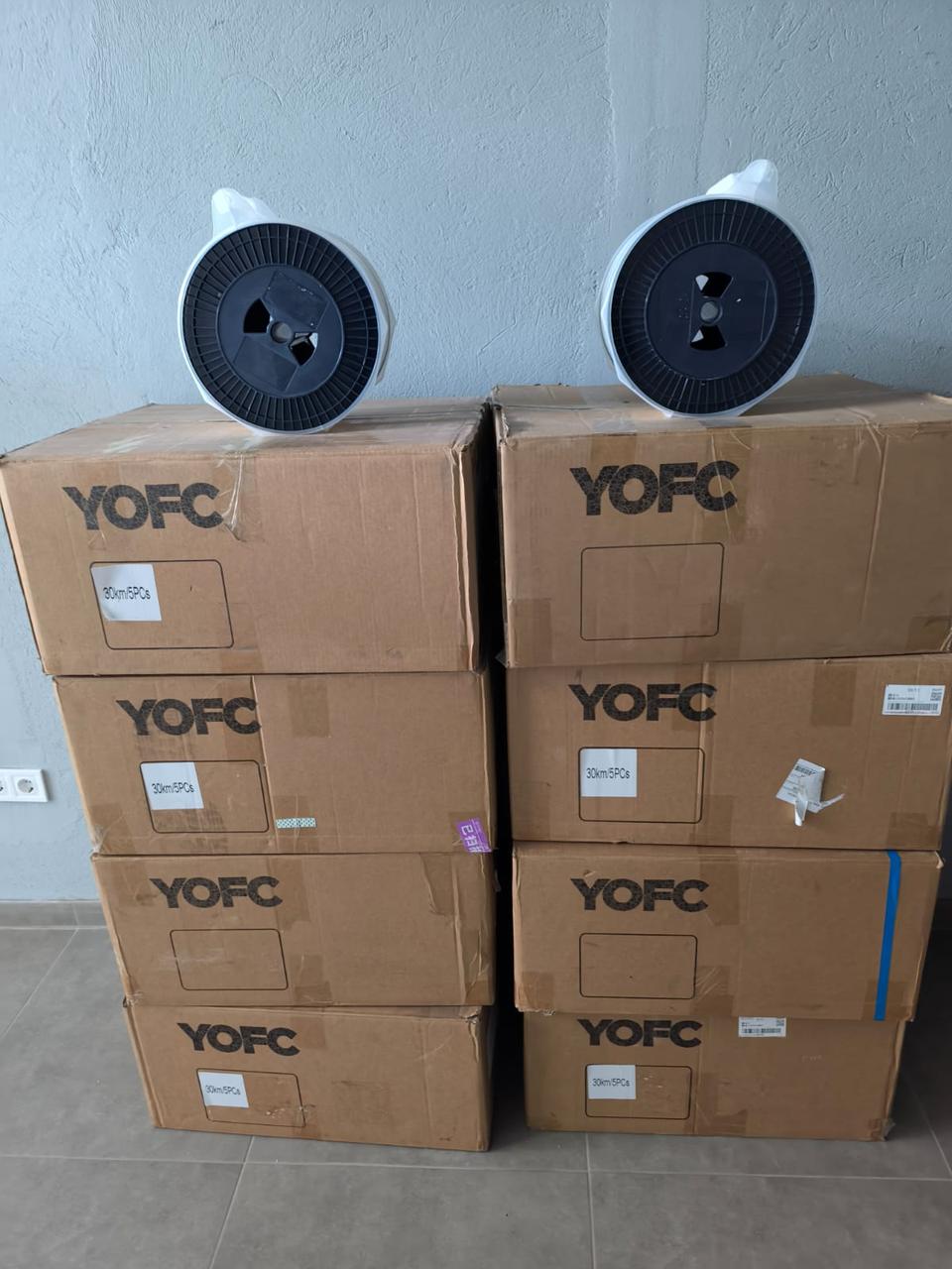 Одномодове волокно для виробництва оптичного кабелю G652D, G657 YOFC Котушка 30 км 0.25mm