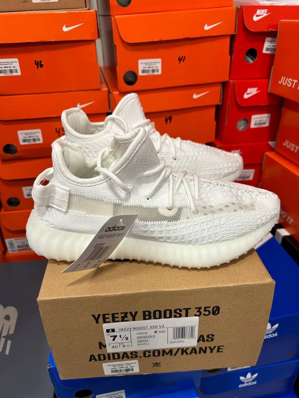 Жіночі кросівки Adidas Yeezy Boost 350 White Білі Взуття Адідас Ізі Буст 350 текстиль сітка підошва Буст весна літо, фото 1