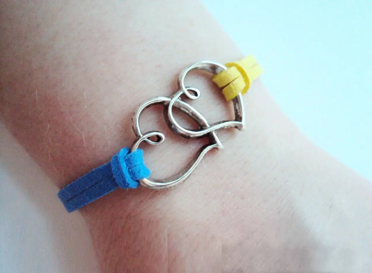 Браслет Україна в серці в патріотичному синьо-жовтому кольорі з серцем Україна, фото 1