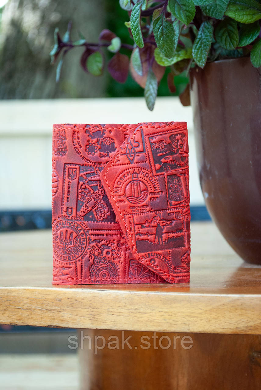 Маленький червоний гаманець жіночий з тисненням Марки України, фото 1