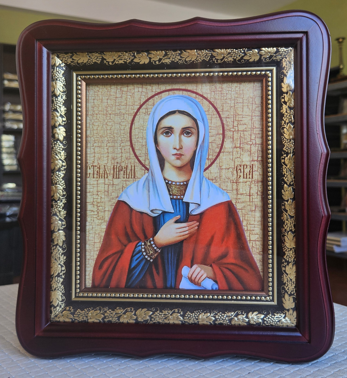 Ікона іменна Свята Єва в темному дерев'яному фігурному кіоті під склом, розмір кіота 26×23, сюжет 15 × 18, фото 1