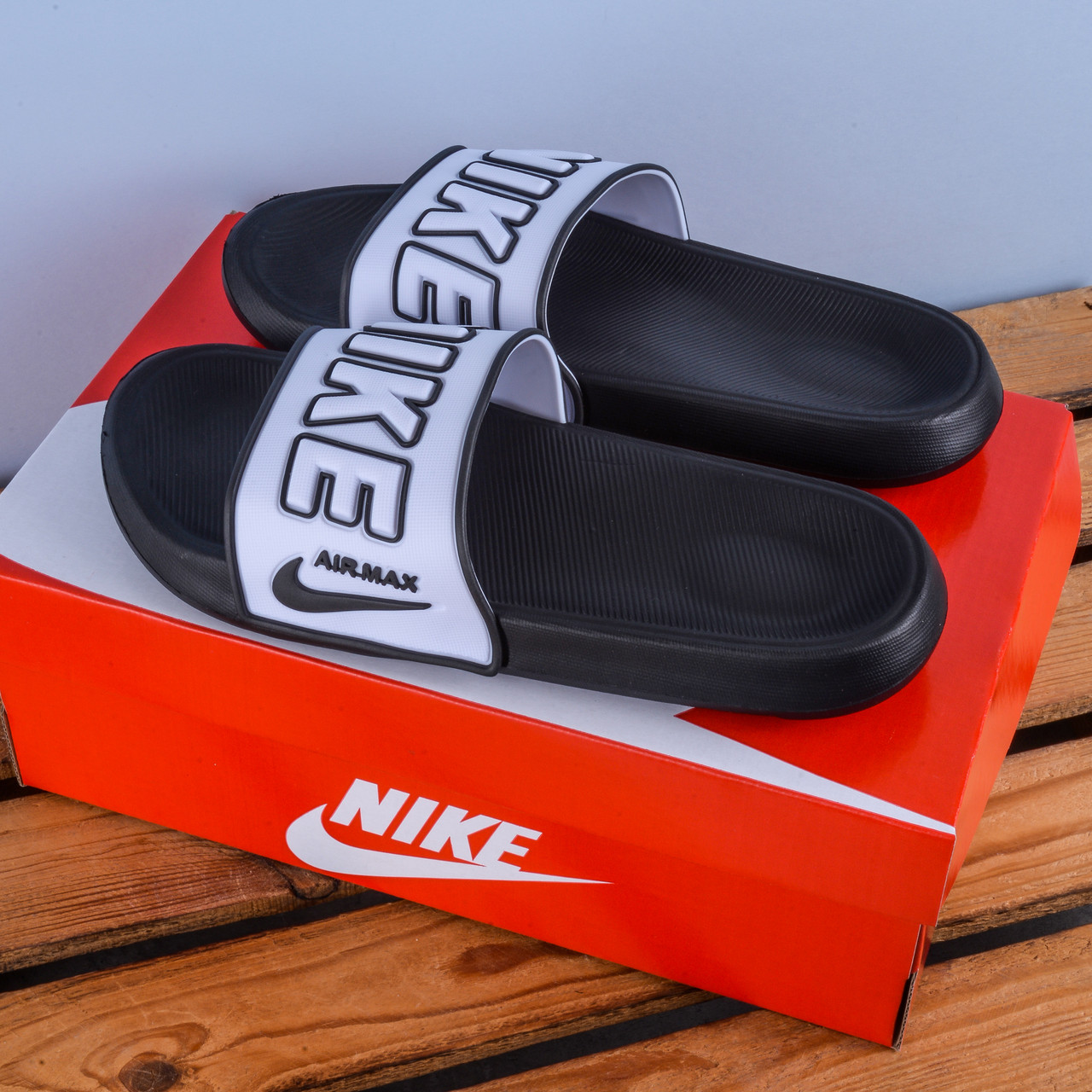 Сланці Nike шльопанці тапочки чорні з білим, фото 1