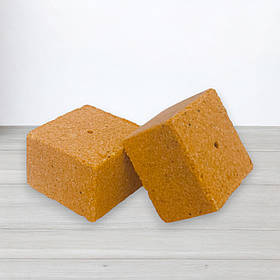 Кубик для макушатника з отвором Art Fishing, 45 Х 45 Х 20мм, 65г, Слива (Макуха пресована)