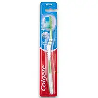 Зубная щетка средней жесткости Colgate Extra Clean