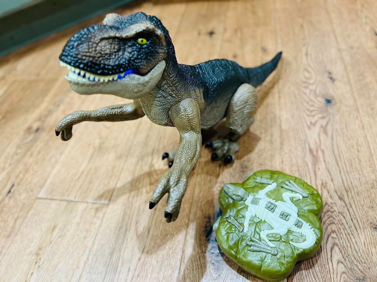 Великий динозавр на радіокеруванні 51 см, звук, світло, пара, ходить, фото 1