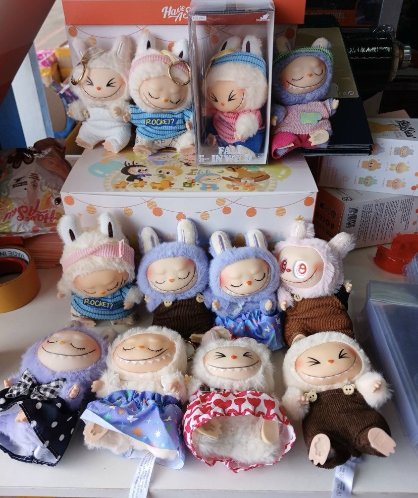 М'яка іграшка Лабубу брелок Pop Mart - плюшевий брелок Labubu 15 см, фото 1