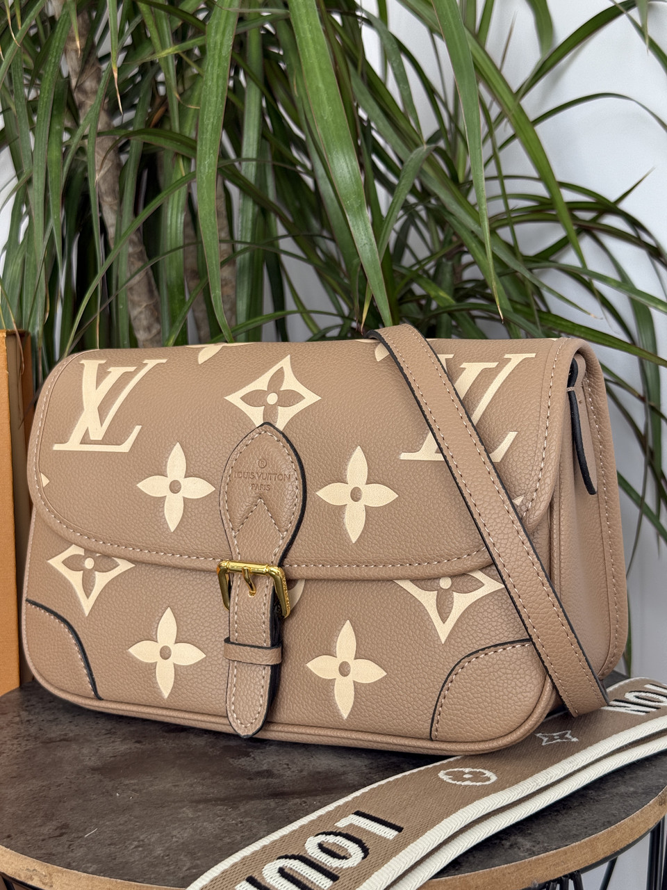 Стильна жіноча сумка Louis Vuitton Loop Monogram Taupe (бежева) повсякденна з довгим ремінцем A0125 vkross, фото 1