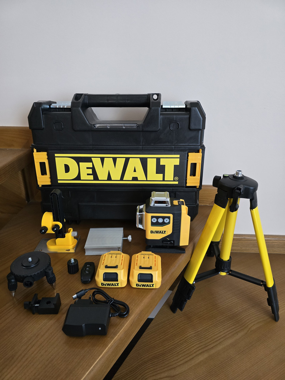 Лазерний рівень DEWALT 4D 16 ліній