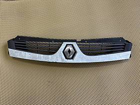 Решітка радіатора б/в Renault Master 03-10р.в.