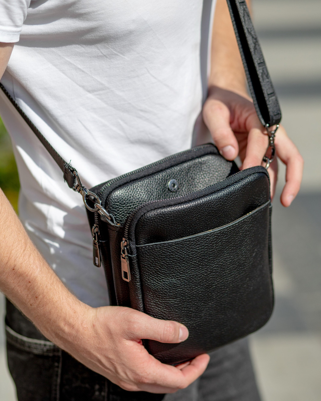 Чоловіча сумка листоноші шкіряна сумка-месенджер через плече чорна з натуральної шкіри містка