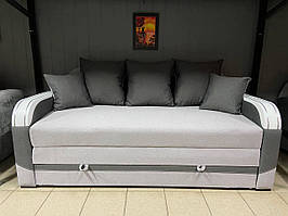 Диван с большим спальным местом, в класическом стиле.