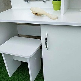 Детский туалетный столик Милаша с квадратным зеркалом для девочек для комфортной игры и хранения украшений