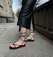 Босоніжки жіночі чорні шкіряні з палітурками на зав'язках на низькому ходу