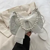 Сумка багет мини клатч с бантиком и жемчужной цепочкой y2k велюровая 20X7X15 см белая