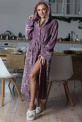 Жіночий довгий м'який теплий халат із капюшоном фіолетовий із трояндами на запах із поясом