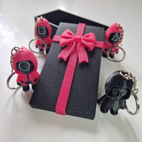 Ексклюзивний набір брелоків-солдатів з лідером-Фронтменом у коробці-труні з "Гри в кальмара", фото 1