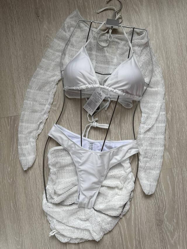 Женский купальник из комплекта, белый цвет, полиамид с эластаном, комфортная посадка, идеален для пляжа, моря и бассейна