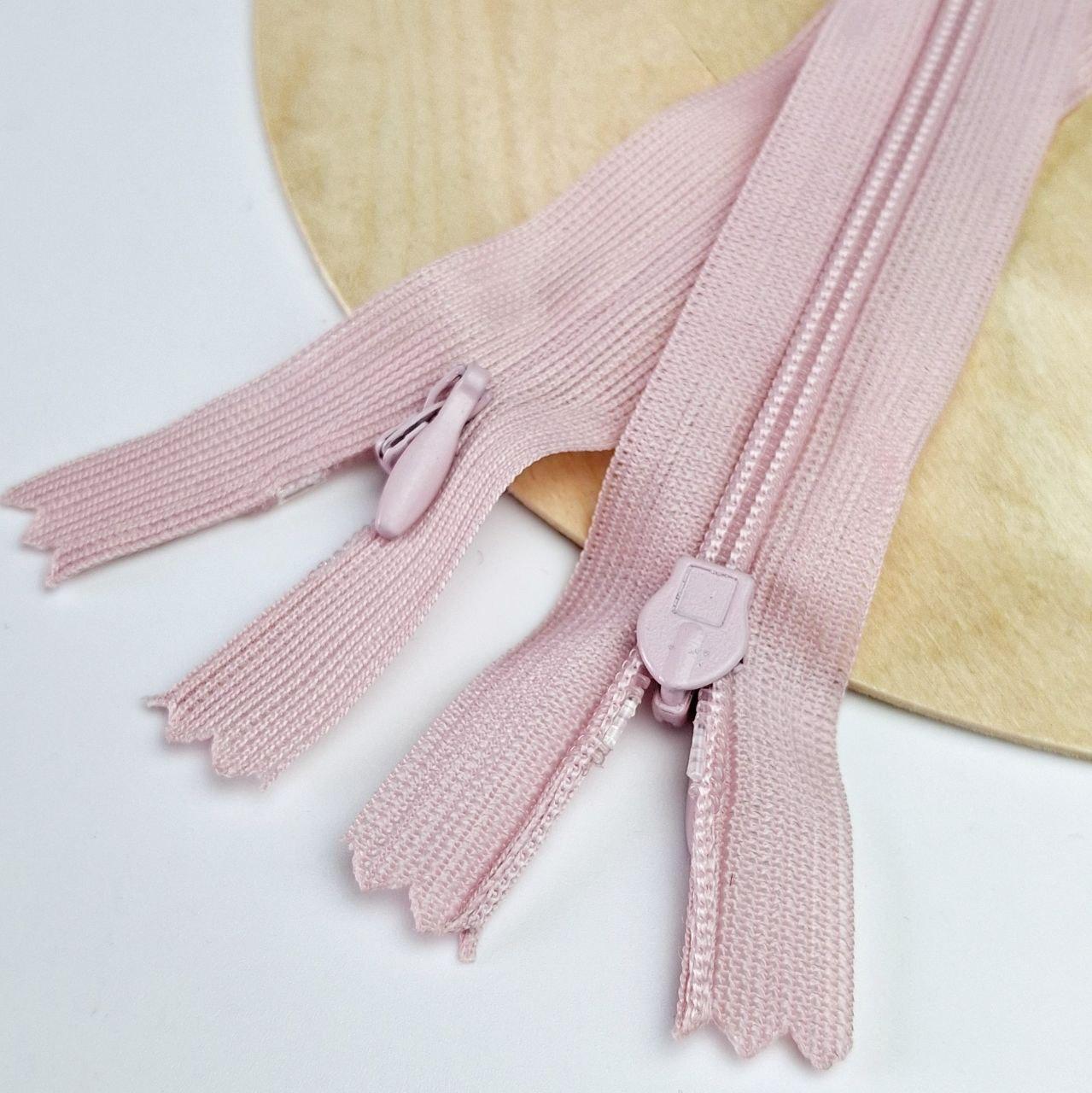 Потаємна блискавка 50 см Китай нейлонова основа колір пудровий, фото 1