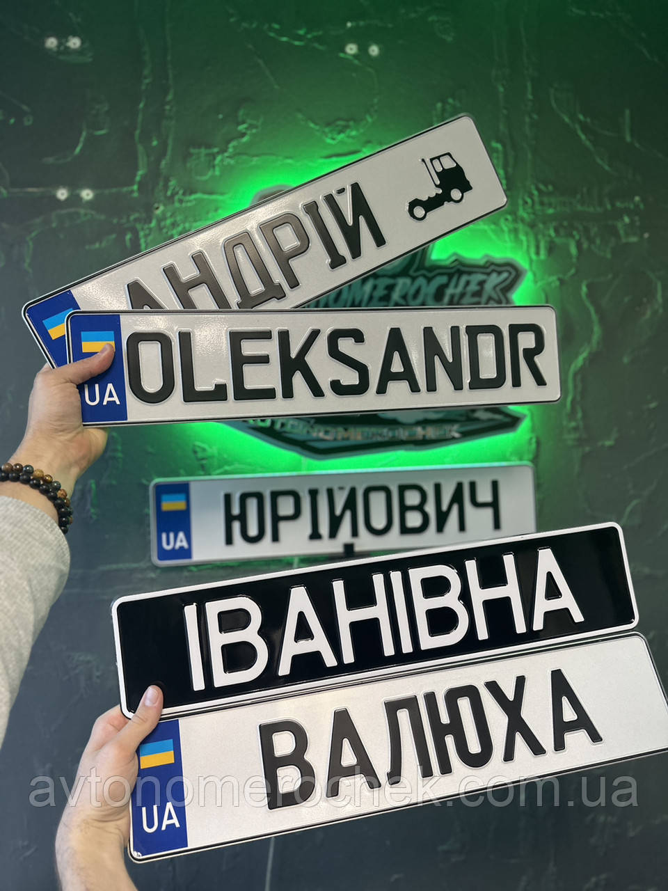 Сувенірний автономер з вашим написом на подарунок на лобове скло, фото 1