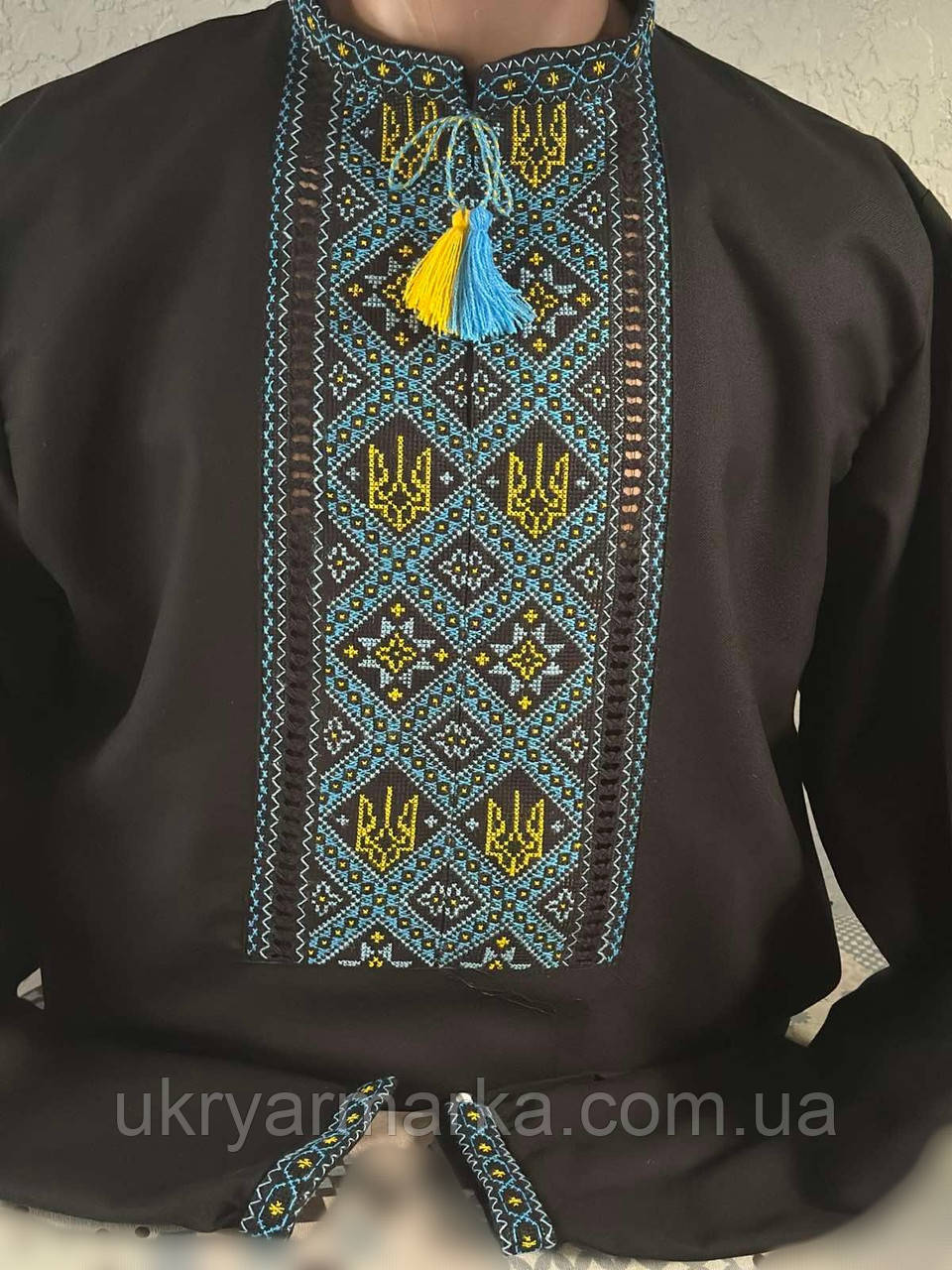 Чорна вишиванка для чоловіка "Тризуб - зірка" ручна вишивка, фото 1