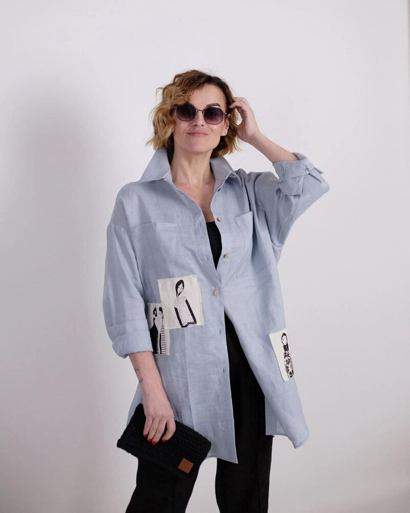 Сорочка жіноча блакитна з нашивками лляна оверсайз KAPTSOVA MKKS555-1, фото 1