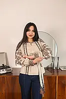 Жіноча етно-вишиванка в стилі бохо з коричневою геометрією на бежевому меланжі з поясом