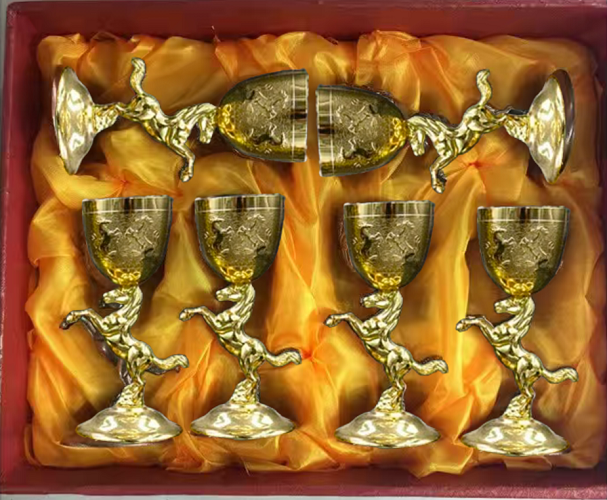 Оригінальний сувенірний подарунковий набір із 6 чарок 30 мл з покриттям під золото, фото 1