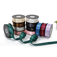 Атласна з візерунком і написом