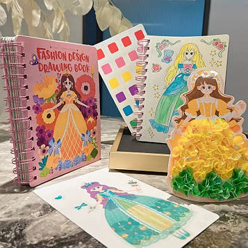 Альбом для дитячої творчості, подарунок для дівчинки — книга з принцесами